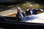 Amsterdam 11 juli 2016
Opnames the hitmans bodyguard met Samuel L Jackson. Ook een look a like van Samuel speelt mee. Opnames vomnden plaats op de grachten van amsterdam.