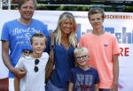 Amsterdam 17 juli 2016
Premiere huisdiergeheimen in Pathe arena. sandra Ysbrandy met man en kinderen