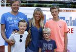 Amsterdam 17 juli 2016
Premiere huisdiergeheimen in Pathe arena. sandra Ysbrandy met man en kinderen
