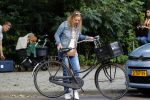 Amsterdam 7 juli 2016 
Connie Breukhoven met haar vriend Eugene v Dun op de fiets in Amsterdam.Opnames Koefnoen met Owen Schumacher Paul Groot Martine Sandifort en Sanne Wallis de Vries. Opnamews vonden plaats in de v Eeghenstraat.