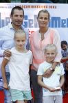 Amsterdam 17 juli 2016
Premiere huisdiergeheimen in Pathe arena. Sebastiaan Bleekemolen met gezin