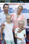 Amsterdam 17 juli 2016
Premiere huisdiergeheimen in Pathe arena. Sebastiaan Bleekemolen met gezin