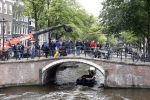 Amsterdam 11 juli 2016
Opnames the hitmans bodyguard met Samuel L Jackson. Ook een look a like van Samuel speelt mee. Opnames vomnden plaats op de grachten van amsterdam.