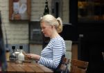 Amsterdam 8 juli 2016
Tjitske Reidinga op terras met een vriendin