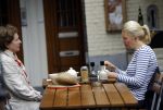 Amsterdam 8 juli 2016
Tjitske Reidinga op terras met een vriendin