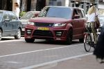 Amsterdam 6 juli 2016 
Tonny Vilhena in zijn range rover sport aan het winkelen in amsterdam zuid