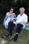 Wijchen 20 juli 2017
Willibrorf Frequin loopt de 100e vierdaagse van Nijmegen. Zijn vriendin Gesina stond naast de kant met drank en hapjes. Willibrord moest met veel fans op de foto. dag 2