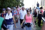 Wijchen 20 juli 2017
Willibrorf Frequin loopt de 100e vierdaagse van Nijmegen. Zijn vriendin Gesina stond naast de kant met drank en hapjes. Willibrord moest met veel fans op de foto. dag 2