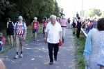 Wijchen 20 juli 2017
Willibrorf Frequin loopt de 100e vierdaagse van Nijmegen. Zijn vriendin Gesina stond naast de kant met drank en hapjes. Willibrord moest met veel fans op de foto. dag 2