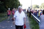 Wijchen 20 juli 2017
Willibrorf Frequin loopt de 100e vierdaagse van Nijmegen. Zijn vriendin Gesina stond naast de kant met drank en hapjes. Willibrord moest met veel fans op de foto. dag 2