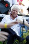 Wijchen 20 juli 2017
Willibrorf Frequin loopt de 100e vierdaagse van Nijmegen. Zijn vriendin Gesina stond naast de kant met drank en hapjes. Willibrord moest met veel fans op de foto. dag 2