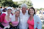 Wijchen 20 juli 2017
Willibrorf Frequin loopt de 100e vierdaagse van Nijmegen. Zijn vriendin Gesina stond naast de kant met drank en hapjes. Willibrord moest met veel fans op de foto. dag 2