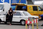 Amsterdam 15 juli 2016
Isa Hoes heeft problemen met haar auto/mercedes en wordt geholpen door de ANWB