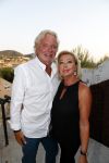 ibiza 23 juni 2017
Opening restarant club Xaxa van Wesley Sneijder en zijn vrouw Yolanthe Sneijder Cabau op eht strand van Cala Tarida. Ad Peters met zijn vrouw