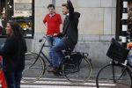 Amsterdam 28 juni 2017 
Beau v Erven Dorens fietsend met sigaret