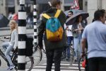 Amsterdam 28 juni 2017 
Beau v Erven Dorens fietsend met sigaret