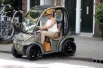 Amsterdam 26 juni 2017 
Connie Witteman en haar verloofde Eugene v Dun in hun gepimpte wagentje / karretje in Amsterdam zuid.