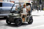 Amsterdam 26 juni 2017 
Connie Witteman en haar verloofde Eugene v Dun in hun gepimpte wagentje / karretje in Amsterdam zuid.