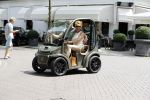 Amsterdam 26 juni 2017 
Connie Witteman en haar verloofde Eugene v Dun in hun gepimpte wagentje / karretje in Amsterdam zuid.