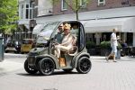 Amsterdam 26 juni 2017 
Connie Witteman en haar verloofde Eugene v Dun in hun gepimpte wagentje / karretje in Amsterdam zuid.