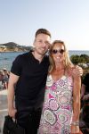 ibiza 23 juni 2017
Opening restarant club Xaxa van Wesley Sneijder en zijn vrouw Yolanthe Sneijder Cabau op eht strand van Cala Tarida. Koos v Plateringen met een fan
