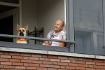 Scheveningen 29 juni 2017
Michael v d Plas in hetb huis van zijn zus. Zijn buurman met hond