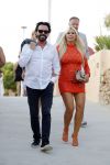 ibiza 23 juni 2017
Opening restarant club Xaxa van EWesley Sneijder en zijn vrouw Yolanthe Sneijder Cabau op eht strand van Cala Tarida. Peter v Merksteijn met vriendin