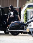 Amsterdam Vinkeveen 20 juni 2017
Roxeanne Hazes brengt haar verloofde Erik Zwennes naar het station. Roxeanne draagt een T shirt met dochter van Dre opschrift.