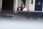 Amsterdam Vinkeveen 20 juni 2017
Roxeanne Hazes brengt haar verloofde Erik Zwennes naar het station. Roxeanne draagt een T shirt met dochter van Dre opschrift.