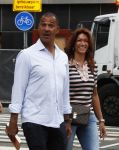 Amsterdam 29 juni 2017
Ruud Gullit en zijn vriendin Karin de Rooij op straat in amsterdam zuid