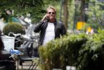 Amsterdam 28 juni 2017 
Thomas Berge bellend op straat