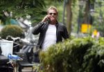 Amsterdam 28 juni 2017 
Thomas Berge bellend op straat