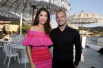 ibiza 23 juni 2017
Opening restarant club Xaxa van EWesley Sneijder en zijn vrouw Yolanthe Sneijder Cabau op eht strand van Cala Tarida.