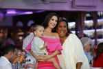 ibiza 23 juni 2017
Opening restarant club Xaxa van EWesley Sneijder en zijn vrouw Yolanthe Sneijder Cabau op eht strand van Cala Tarida.. yolanthe met zoon Xess Xava en Patty Brard