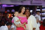 ibiza 23 juni 2017
Opening restarant club Xaxa van EWesley Sneijder en zijn vrouw Yolanthe Sneijder Cabau op eht strand van Cala Tarida.. yolanthe met zoon Xess Xava en Patty Brard