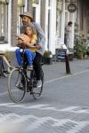 Amsterdam 12 juli 2018
Alain Clark met zijn zoontje op de fiets.