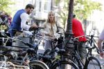 Amsterdam 29 juni 2018
Alwien Tulner met een kennis op de grachten van Amsterdam.
