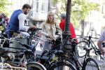 Amsterdam 29 juni 2018
Alwien Tulner met een kennis op de grachten van Amsterdam.
