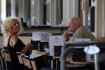 Amsterdam 5 juli 2018
Arnold Karskens met een vrouw op terras in Amsterdam zuid.