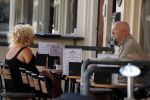 Amsterdam 5 juli 2018
Arnold Karskens met een vrouw op terras in Amsterdam zuid.