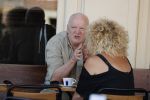 Amsterdam 5 juli 2018
Arnold Karskens met een vrouw op terras in Amsterdam zuid.