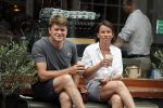 Amsterdam 22 juli 2018
Beau v Erven Dorens en zijn vrouw Selly drinken koffietje op de utrechtsestraat.