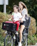Amsterdam 9 juli 2018
Beertje v Beers met dochter op de fiets.