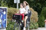 Amsterdam 9 juli 2018
Beertje v Beers met dochter op de fiets.