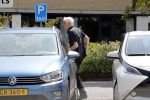 Maarssen Blaricum 7 juli 2018
Berend Boudewijn gaat wandelen bij de Maarsenveense Plassen en daarna rijdt hij naar het Ter Gooi ziekenhuis waar hij zijn vrouw Martine Bijl ophaalt. Daarna gaan ze lunchen bij restaurant de Goede Gooijer.