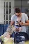 Amsterdam 17 juli 2018
Chantal janzen met man Marco Geeratz en hun zoontje op etrras en achter de kinderwagen.