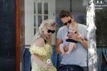 Amsterdam 17 juli 2018
Chantal janzen met man Marco Geeratz en hun zoontje op etrras en achter de kinderwagen.