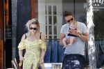 Amsterdam 17 juli 2018
Chantal janzen met man Marco Geeratz en hun zoontje op etrras en achter de kinderwagen.