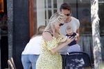 Amsterdam 17 juli 2018
Chantal janzen met man Marco Geeratz en hun zoontje op etrras en achter de kinderwagen.