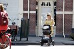 Amsterdam 17 juli 2018
Chantal janzen met man Marco Geeratz en hun zoontje op etrras en achter de kinderwagen.